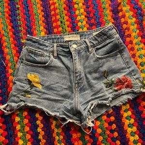 flower embroidered high waisted short shorts